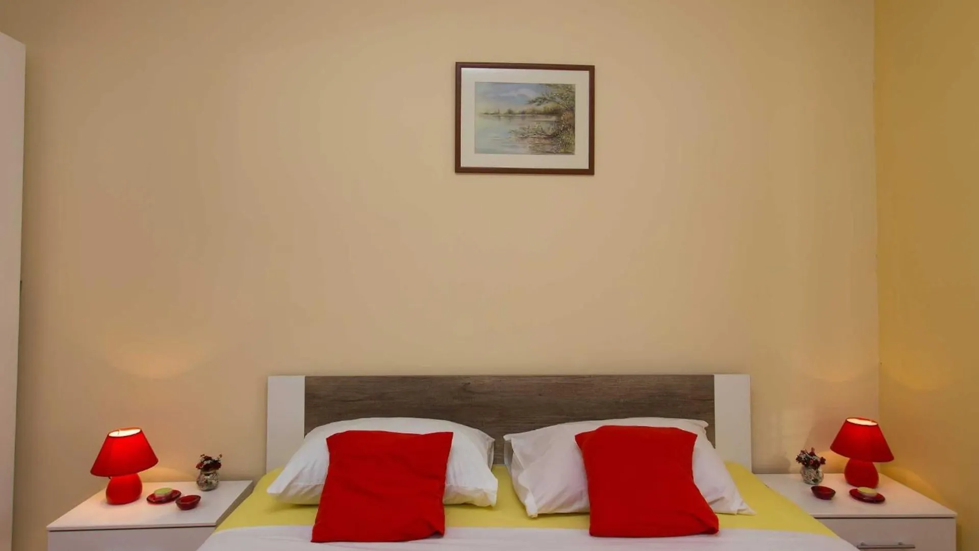 Spacious Kastela Apartment With Balcony And Mountain Views Near The Sea Croatia