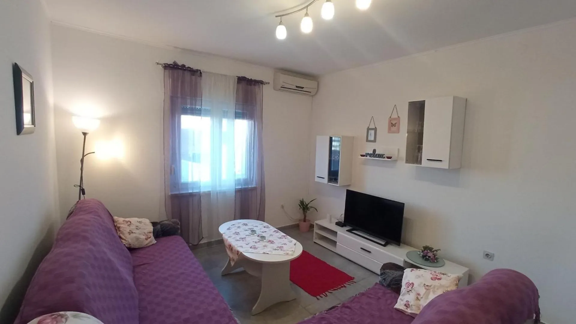 Spacious Kastela Apartment With Balcony And Mountain Views Near The Sea
