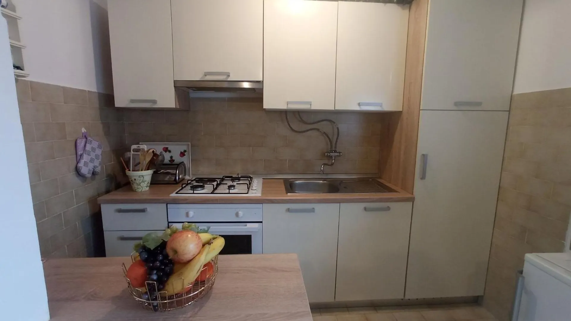 Spacious Kastela Apartment With Balcony And Mountain Views Near The Sea